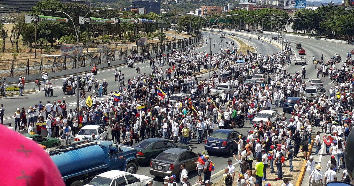Manifestantes en Caracas © Segovia Bastidas /Twitter