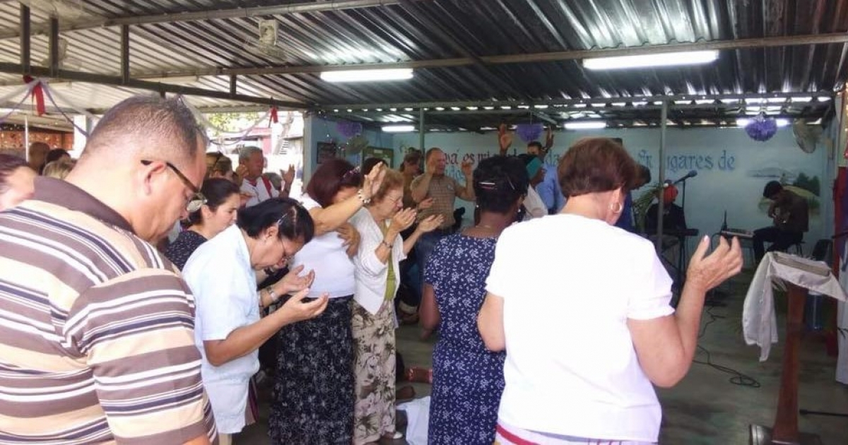 Iglesia Evangélica de Cuba en un culto © Iglesia Evangelica Pentecostal Asamblea Dios CUBA/ Facebook