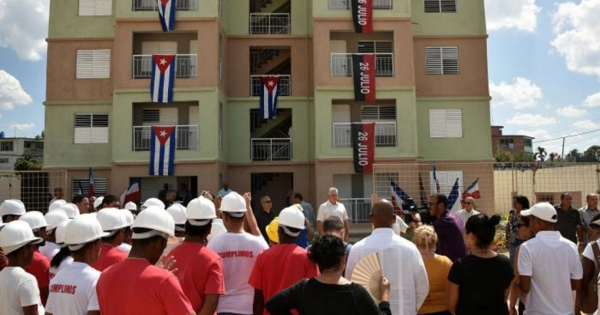 Miguel Díaz-Canel inaugura edificio reconstruido en Guanabacoa © Estudios Revolución