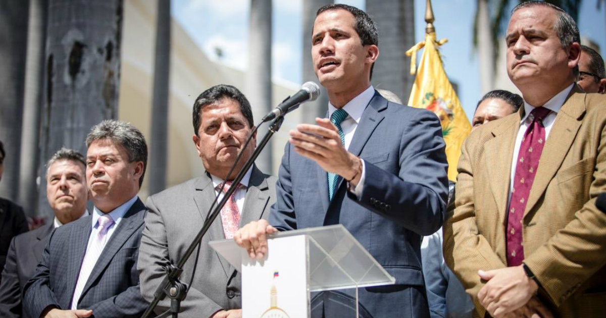 Juan Guaidó, en el centro. © Juan Guaidó / Twitter.