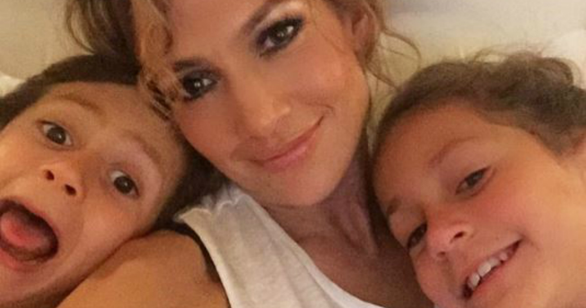 Jennifer Lopez junto a su hijos Emme y Max © Instagram / Jennifer Lopez
