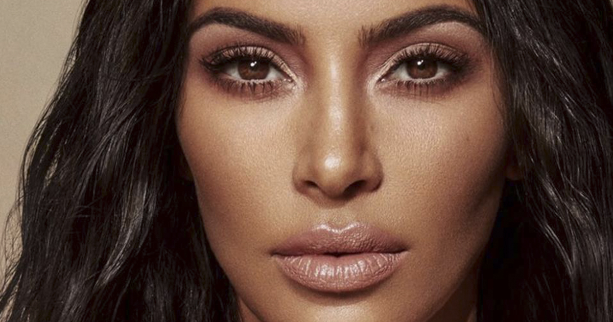 Kim Kardashian look rojo sexy © Instagram / Kim Kardashian