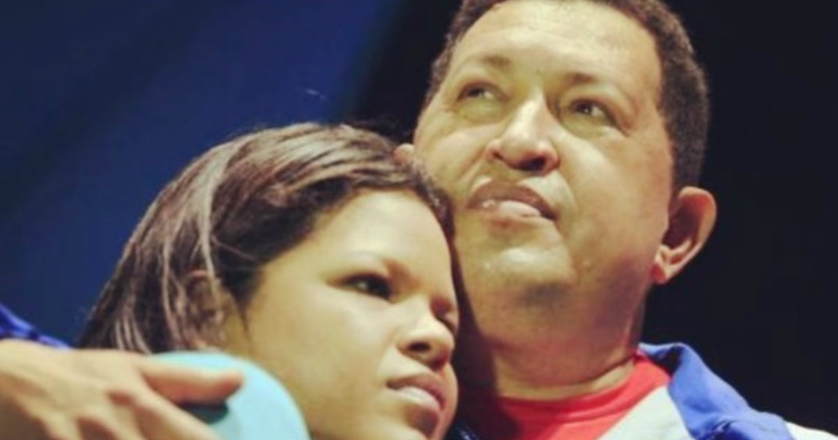 María Gabriela Chávez junto a su padre Hugo Chávez © Instagram / gabychvz