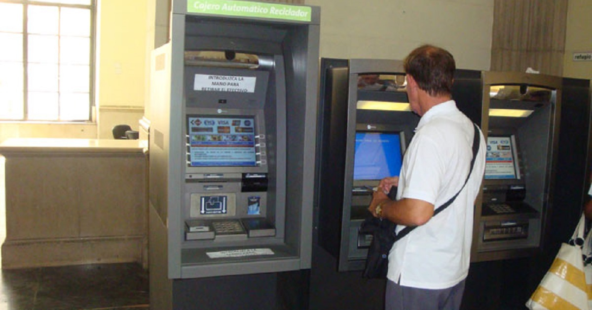 Cajeros automáticos © Banco Metropolitano