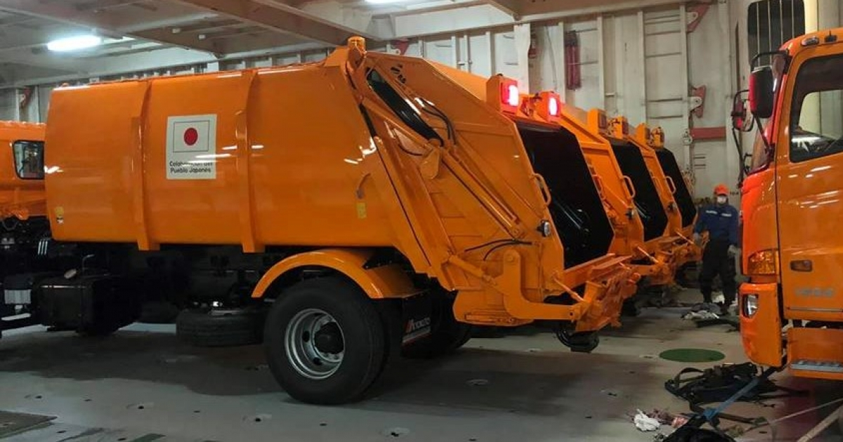 Camiones colectores de basura © Embajada de Cuba en Japón/ Facebook