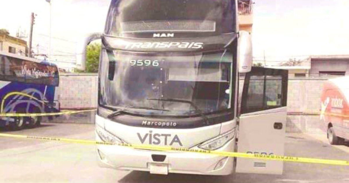 Autobús asaltado en Tamaulipas. © Esteban Martínez / Twitter