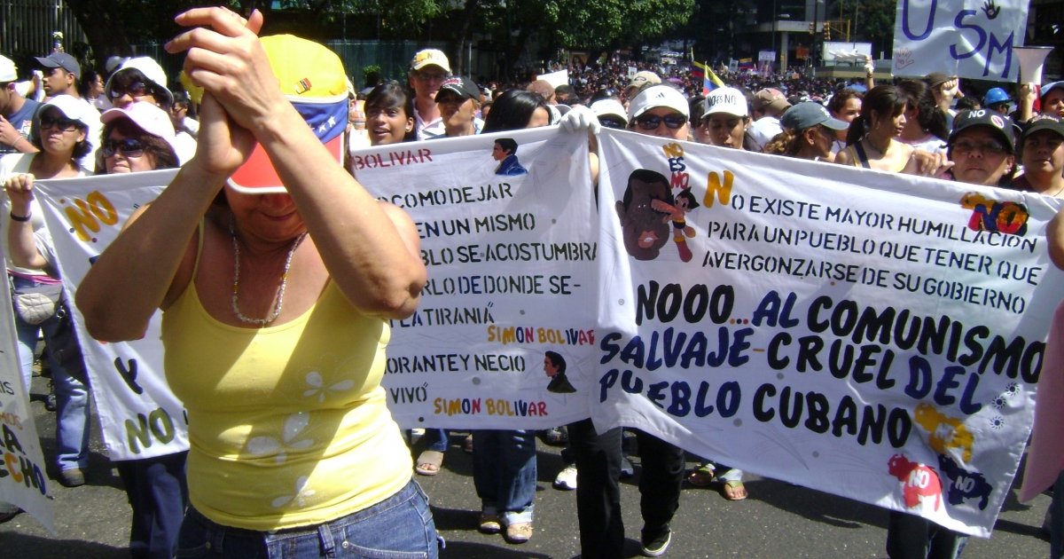 Venezolanos marchando © Wikimedia Commons