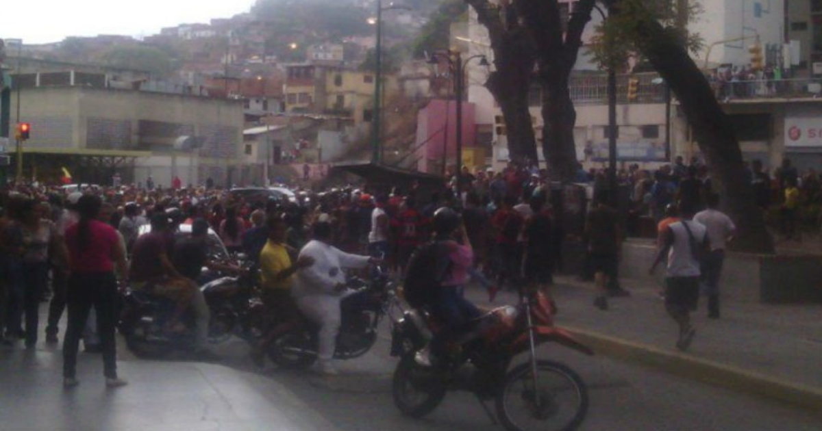 Protestas en Caracas por el fallo de servicios. © Twitter / PROVEA