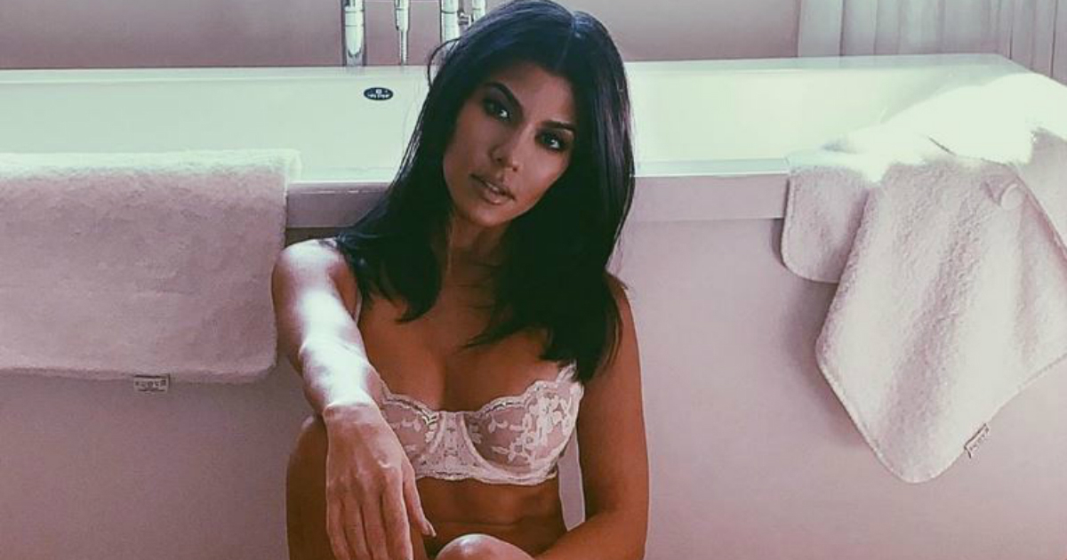 Kourtney Kardashian se desnuda en una bañera © Instagram / Kourtney Kardashian