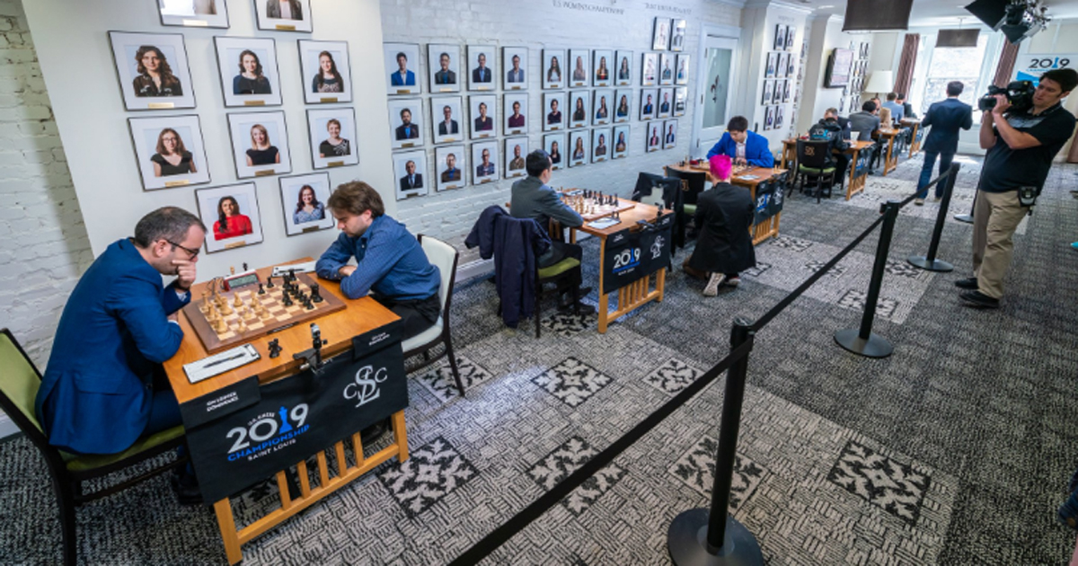 Leinier (primero a la izquierda) sigue invicto. © US Chess/Twitter.