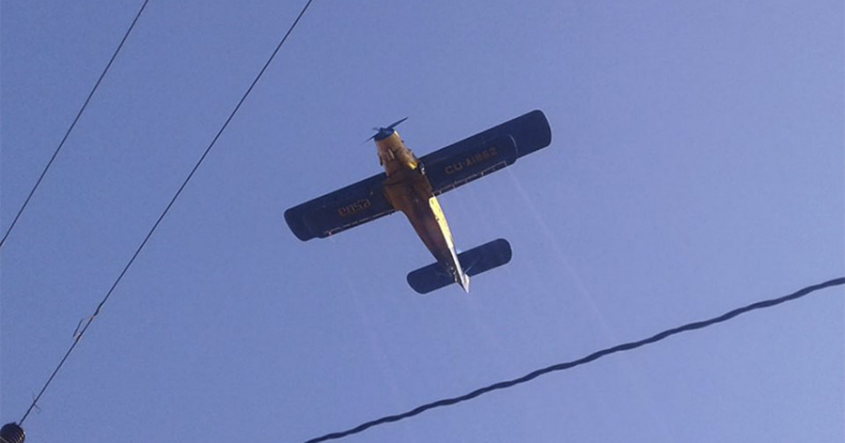 Avioneta de fumigación aérea en Cuba. © Radio Angulo