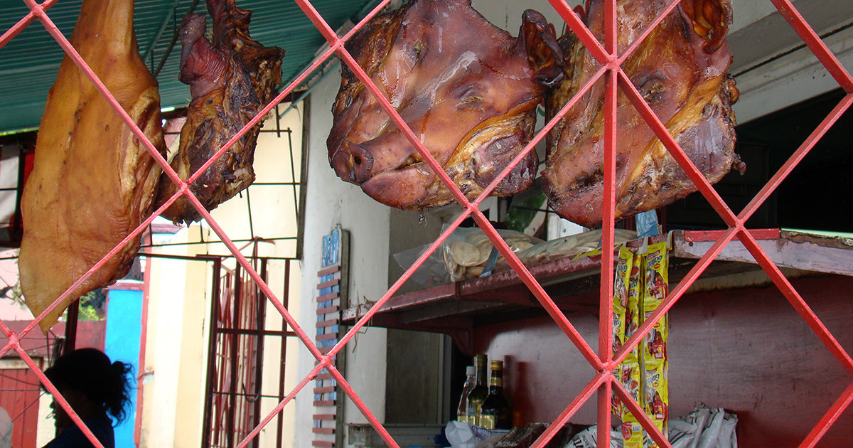 Venta de carne de cerdo en La Habana. © CiberCuba