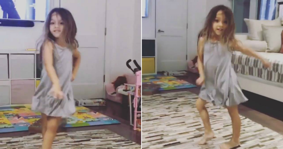 Alaïa, hija de Adamari López y Toni Costa, bailando © Instagram / Toni Costa