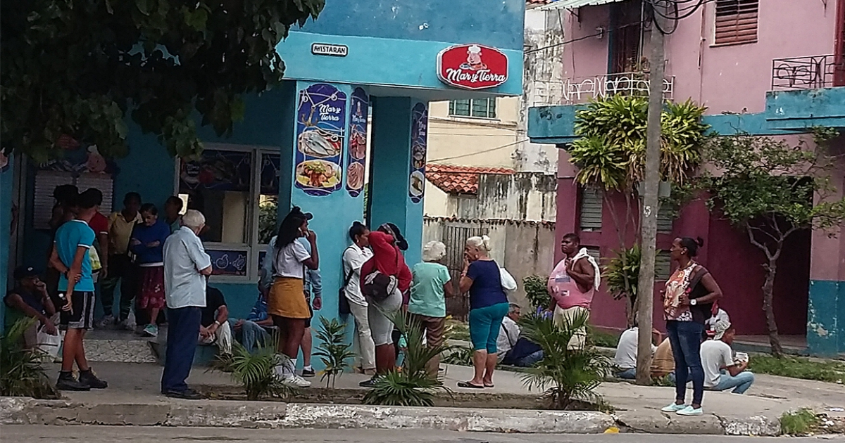 Cubanos en La Habana. © CiberCuba