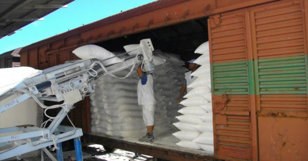 Combinado de cereales en Cienfuegos, Cuba. © Granma / Julio Martínez Molina