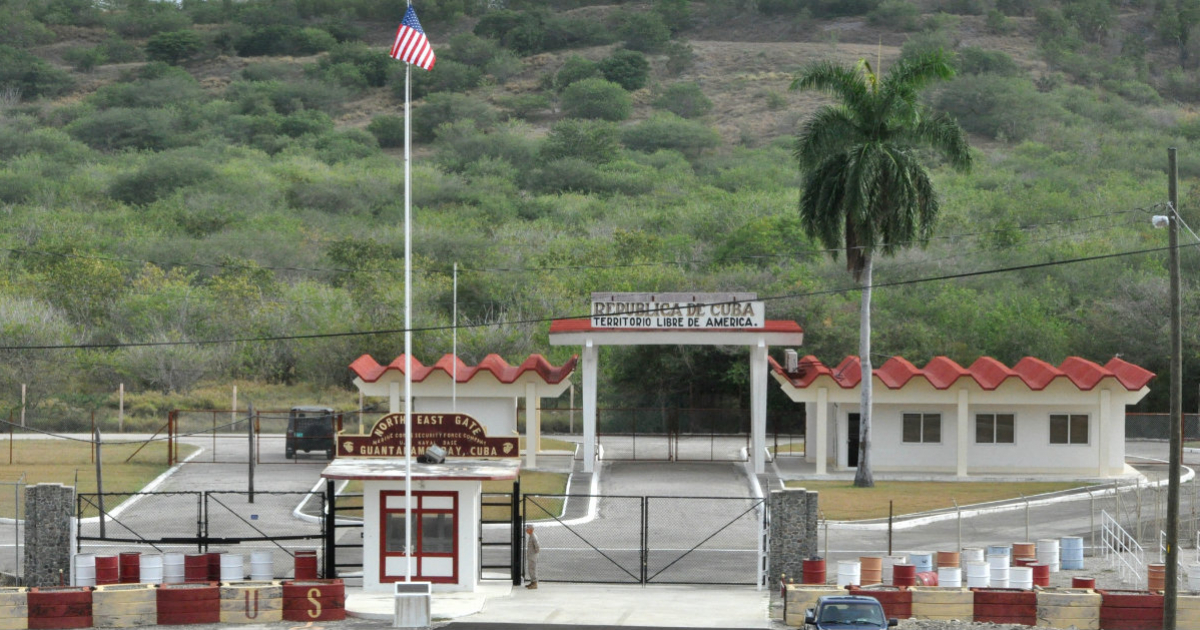 Entrada a la Base Naval de Guantánamo © Wikimedia