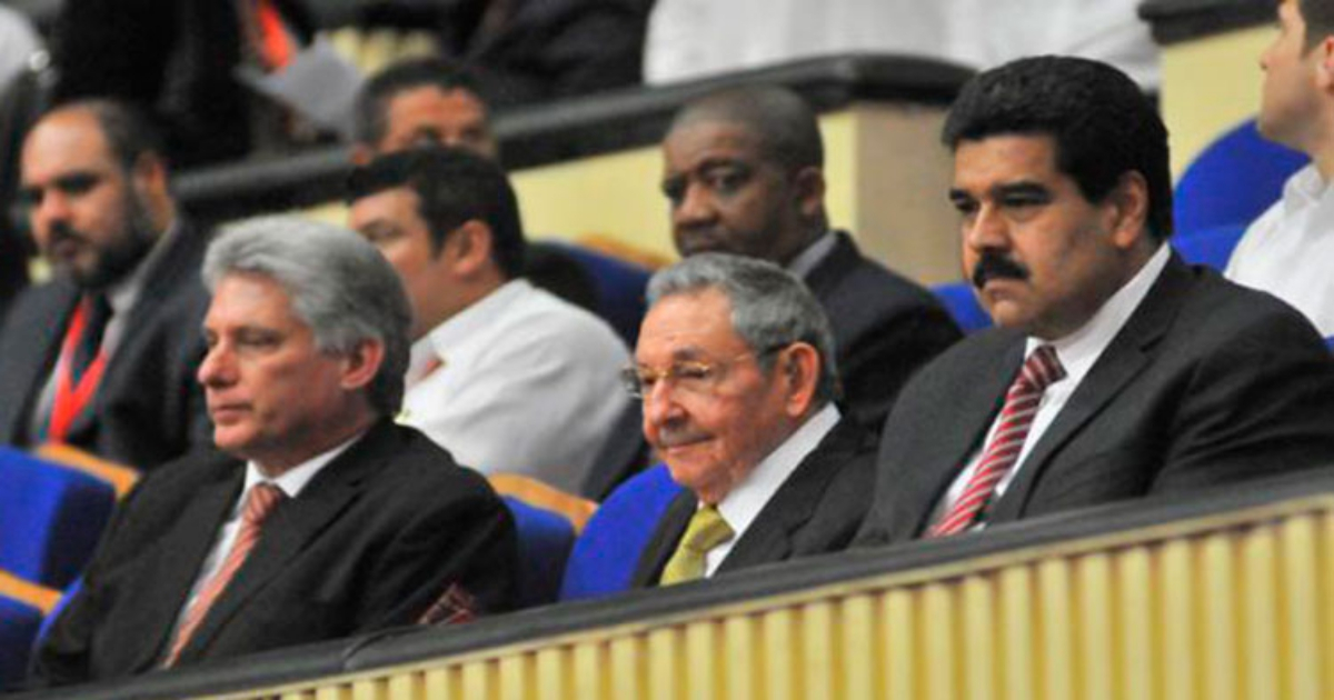 Miguel Díaz-Canel, Raúl Castro y Nicolás Maduro, en una foto de archivo. © Granma