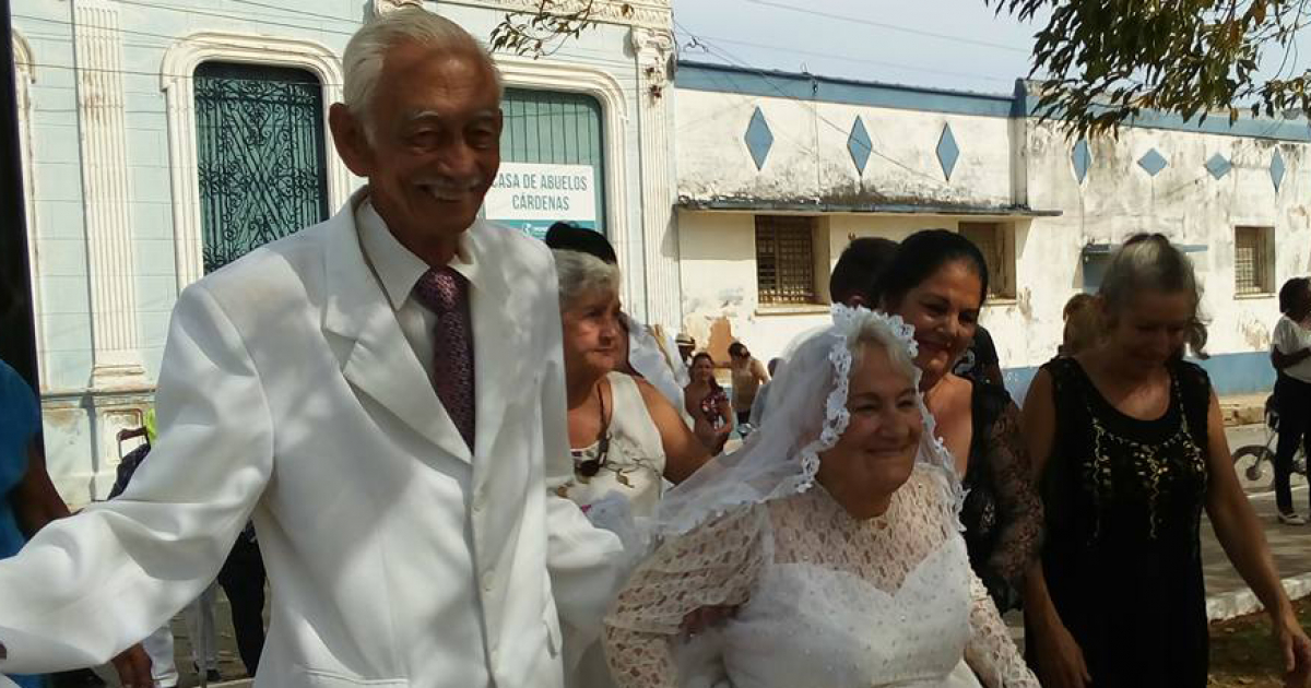 Félix y María se casaron en Cárdenas © Facebook / Salud Cárdenas