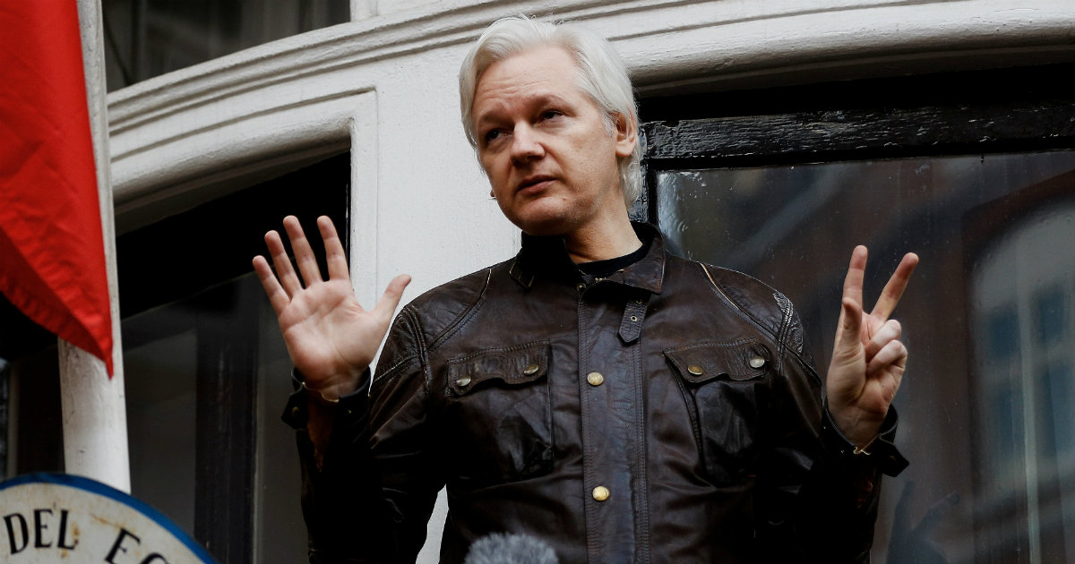 Julian Assange en la embajada de Ecuador en Londres © REUTERS/ Peter Nicholls