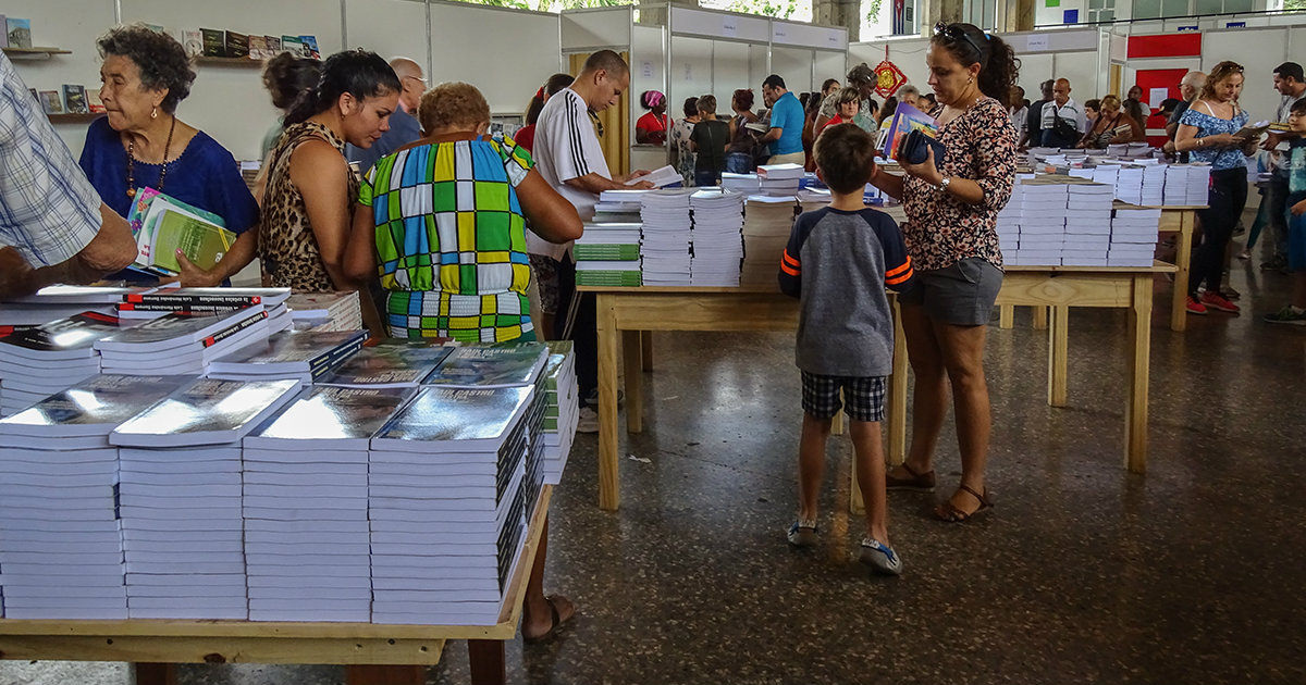 Feria del Libro 27 en el Pabellón Cuba © CiberCuba