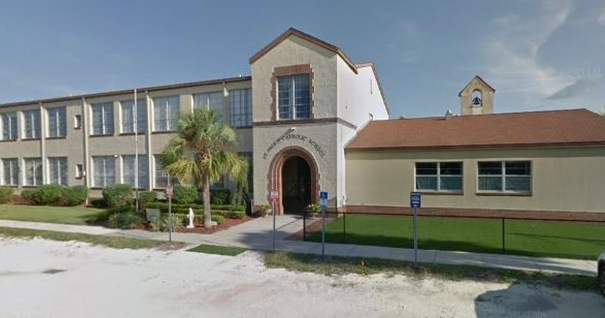 Escuela católica St. Paul, de Jacksonville Beach, en Florida, donde se detuvo al joven © Google maps
