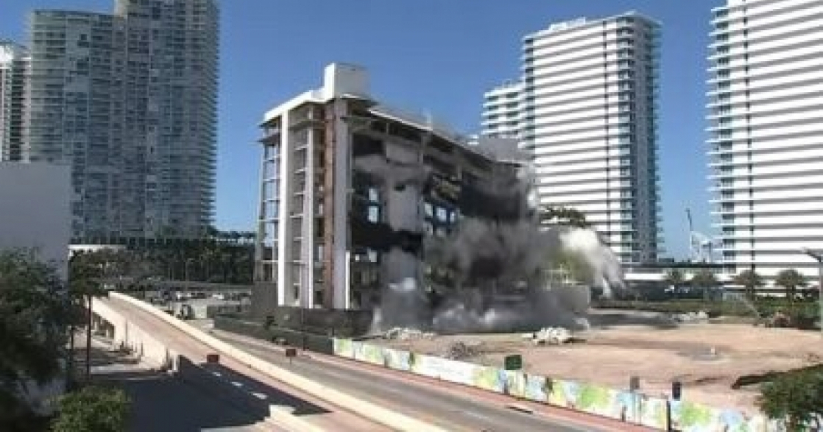 Demolición del hospital. © Captura de video en Youtube
