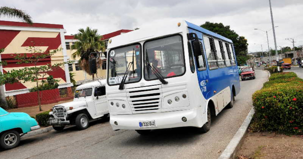 En Sancti Spíritus se adecuaron los horarios de las rutas de ómnibus del servicio urbano © Escambray / Vicente Brito