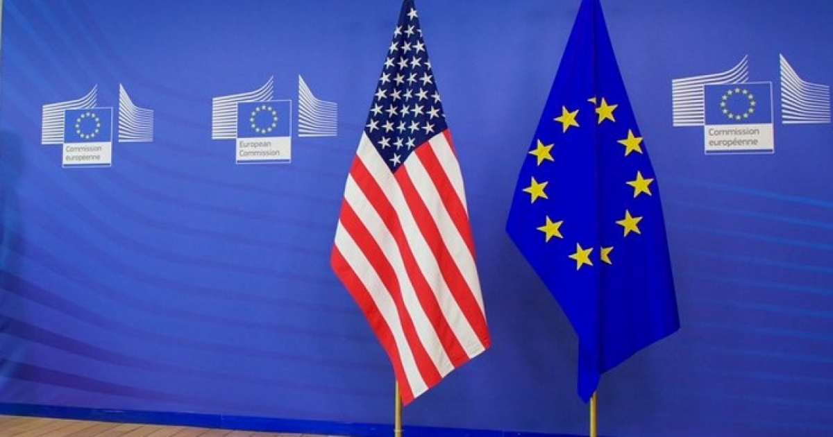 Banderas norteamericana y de la UE © Flickr/ U.S. Department of State