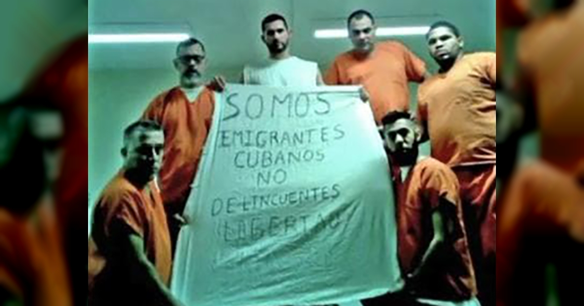 Grupo de cubanos en un Centro de Detención de EE.UU © Cortesía de los familiares