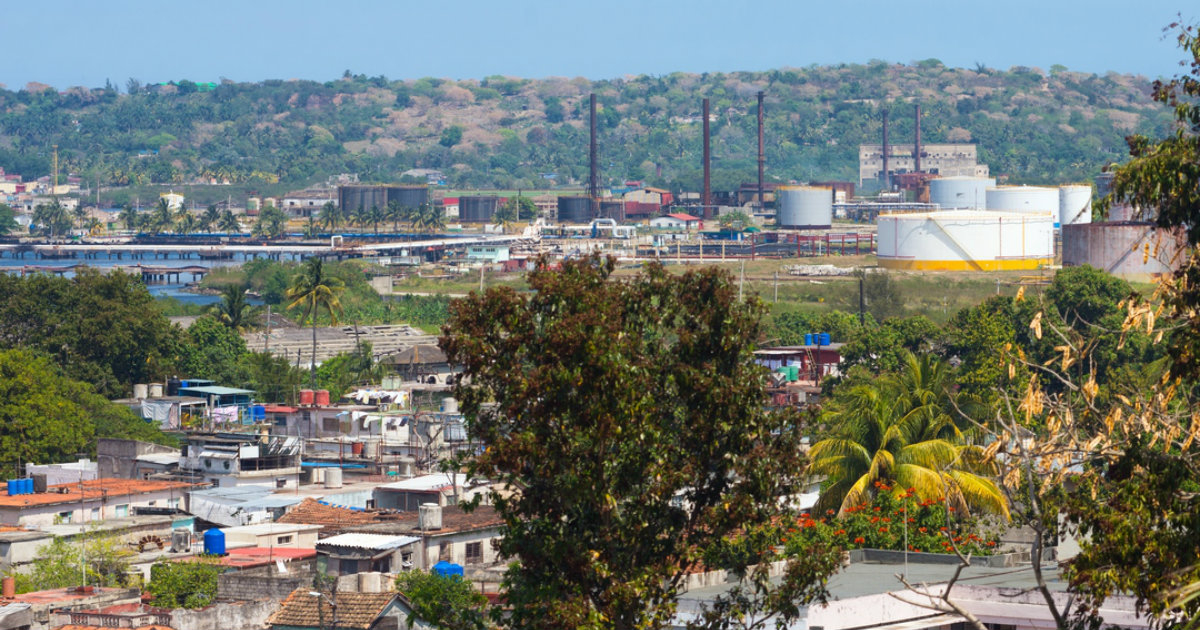 La refinería "Ñico López" en Regla, provoca serias afectaciones respiratorias. © Periodismo de Barrio / Joyme González