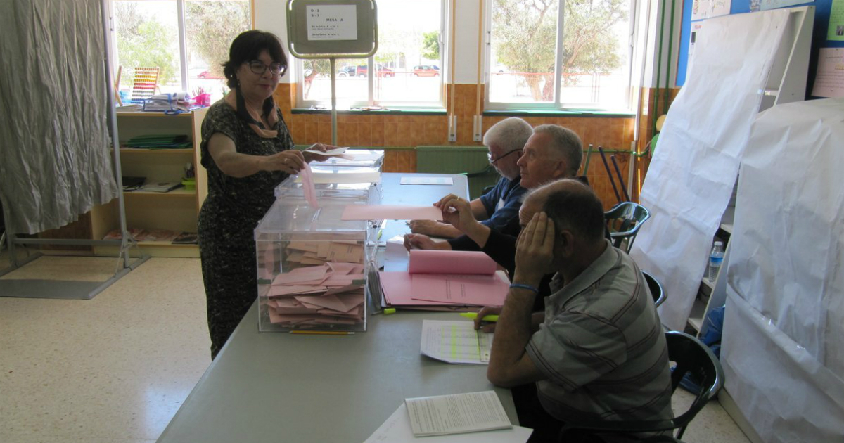 Españoles votando (imagen de referencia) © Twitter / Esther Dav Alicante 