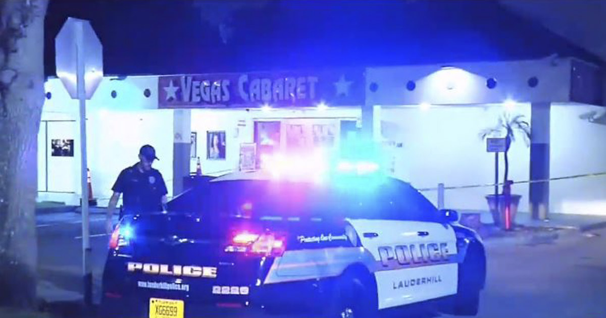 Patrulla de la policía llega a Vegas Cabaret © Telemundo