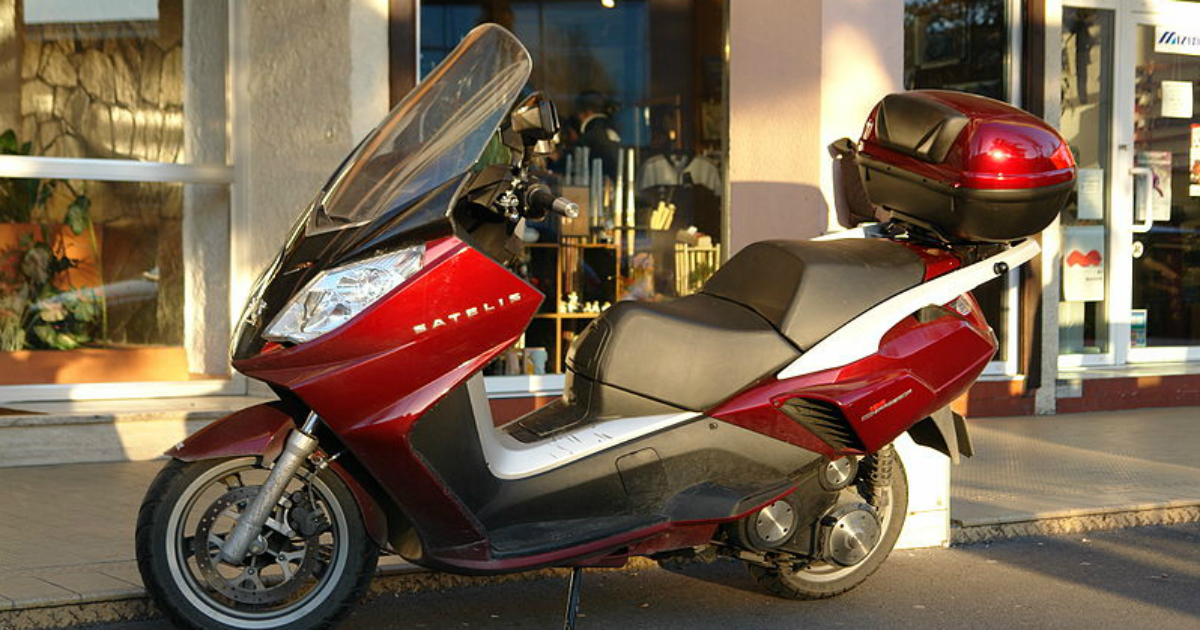 "Scooter" o moto eléctrica (imagen de referencia) © Wikimedia Commons / Yann Forget 