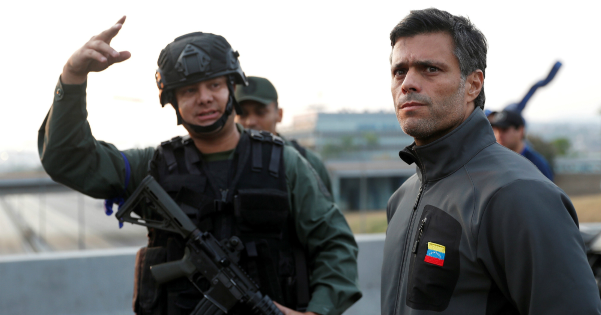 Líder opositor venezolano Leopoldo López en la base militar "La Carlota" © Reuters / Carlos Garcia Rawlins
