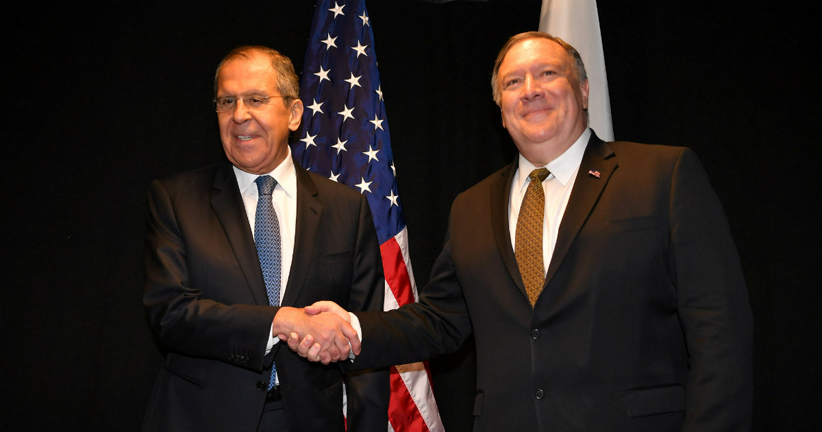  El secretario de Estado de EE. UU., Mike Pompeo, y el ministro de Relaciones Exteriores de Rusia, Sergei Lavrov © REUTERS/Mandel Ngan