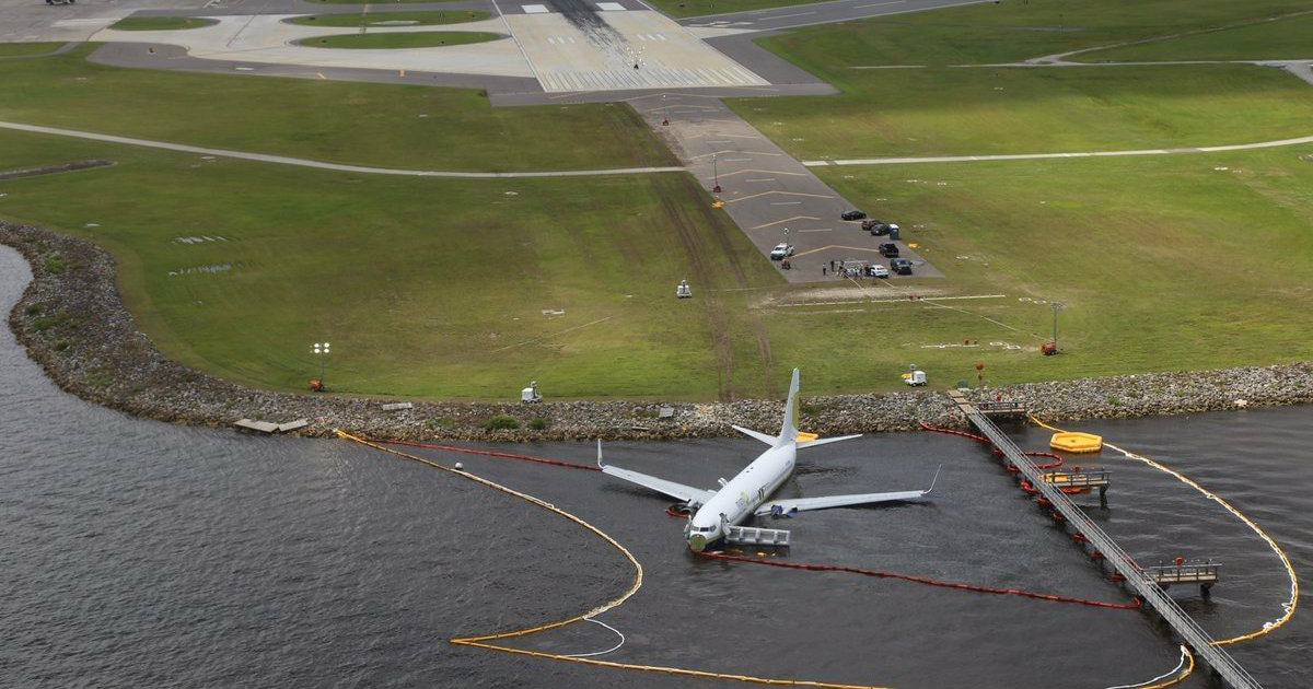El avión Boeing 737 que acabó en un río en Estados Unidos © Twitter/NTSB-Newsroom