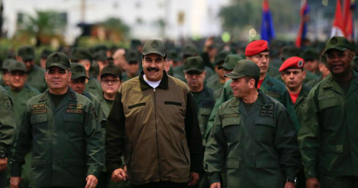 Nicolás Maduro desfila junto a otros militares © Twitter/Nicolás Maduro
