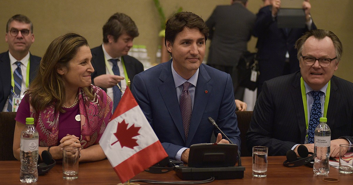 Chrystia Freeland junto a Justin Trudeau © Wikimedia Commons