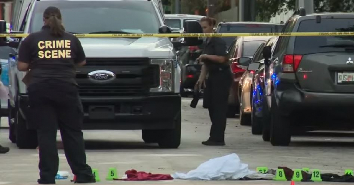La policía de Miami acordona la zona donde apareció una mujer apuñalada © Local 10