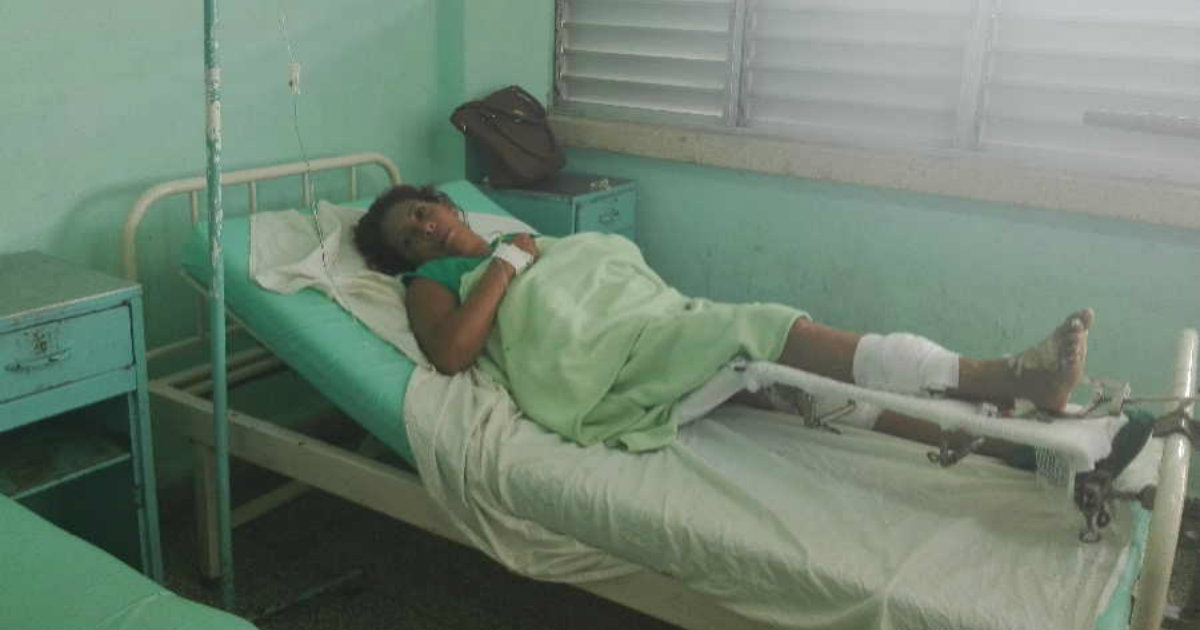 Una de las mujeres heridas en el accidente de Jatibonico © Escambray/Oscar Salabarría