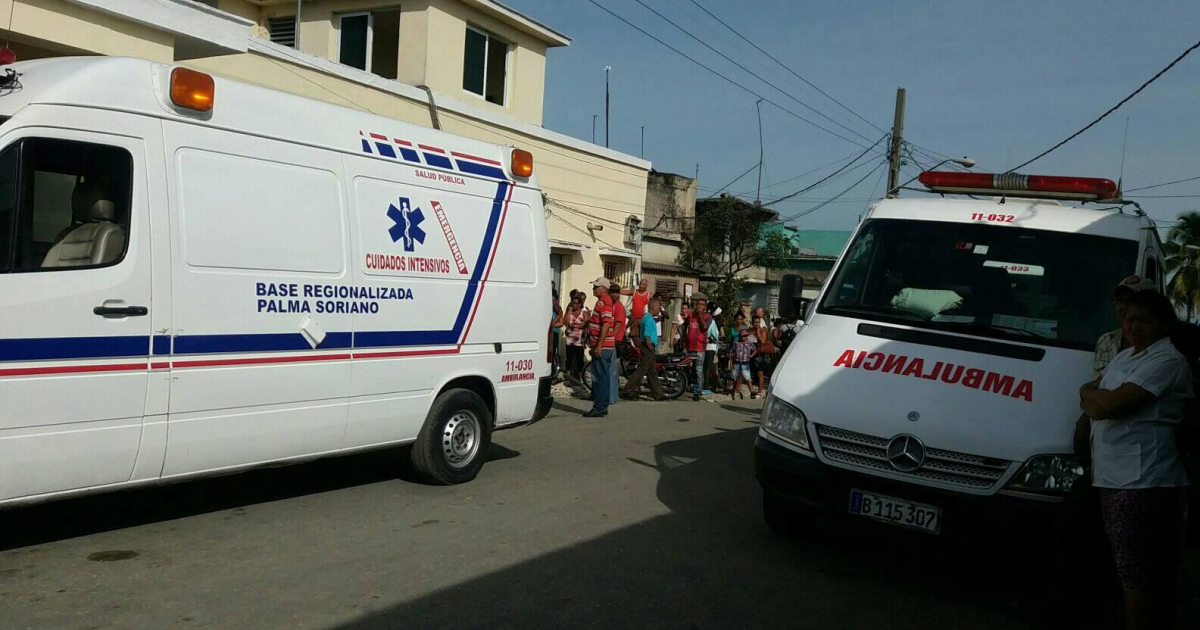 Ambulancias atienden heridos en el accidente ocurrido cerca de Palma Soriano, Santiago de Cuba. © Facebook / Berty Sánchez Viamonte