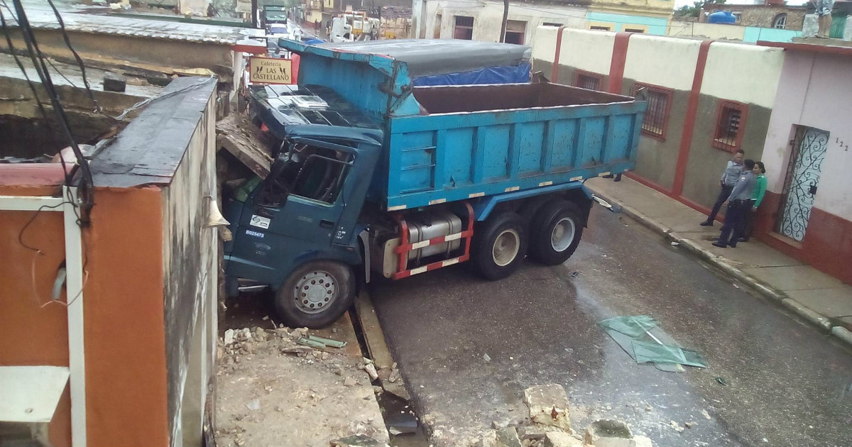 Uno de los camiones accidentados en Cárdenas, Matanzas. © Alexei McIntosh Léon / Facebook