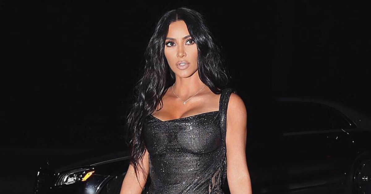 Kim Kardashian paraliza el tráfico con un ajustado vestido © Instagram / Kim Kardashian