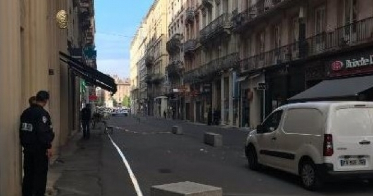 Explosión de un paquete bomba en Lyon © News Executive/ Twitter 