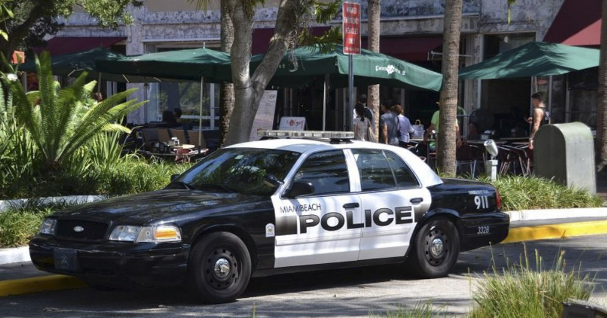 Patrulla de la Policía de Miami Beach © Twitter/HogarClub