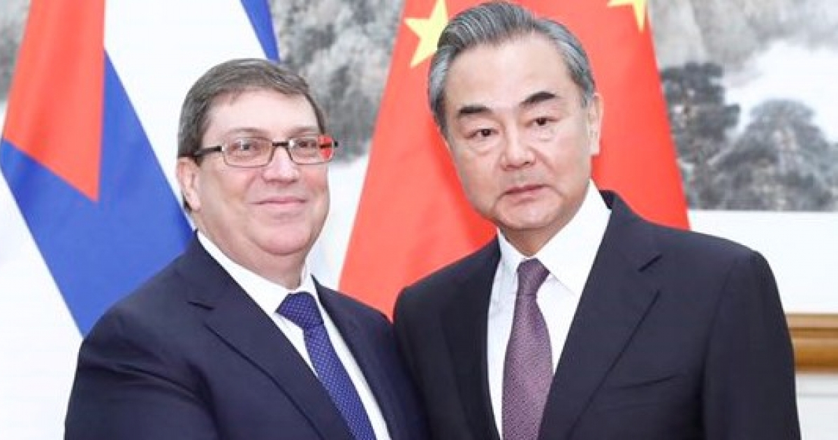 Bruno Rodríguez y Wang Yi, Consejero de Estado y Ministro de Relaciones Exteriores de China. © Twitter / Bruno Rodríguez P.
