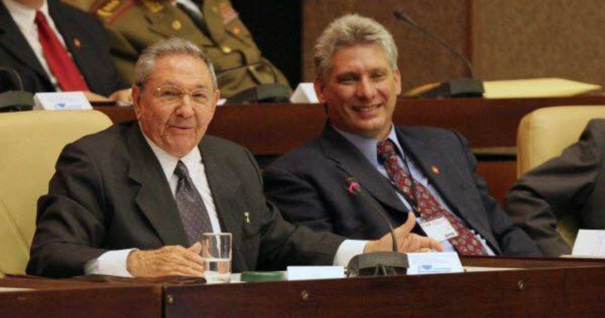 Raúl Castro y Díaz-Canel en la Asamblea Nacional © Cubadebate 