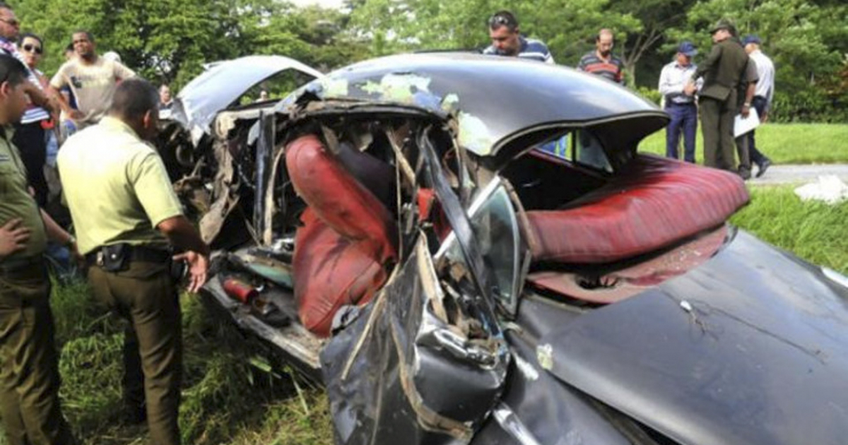 Auto accidentado en Cienfuegos © 5 de Septiembre