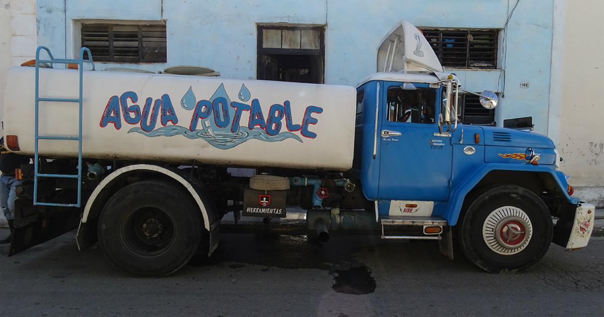 Pipa de agua en Cuba (imagen de referencia) © CiberCuba
