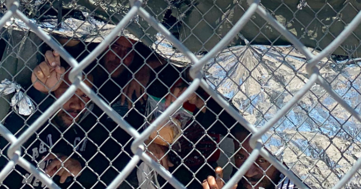 Migrantes en El Paso, Texas © Twitter / @NealSoftPower